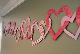 Valentine's Day Heart Banner Valentines Day Decorations Diy, Valentijnsdag Diy, Saint Valentin Diy, Valentines Bricolage, Valentinstag Party, Diy Valentine's Day Decorations, Heart Banner, Diy Valentine's Day, Diy Valentines Decorations