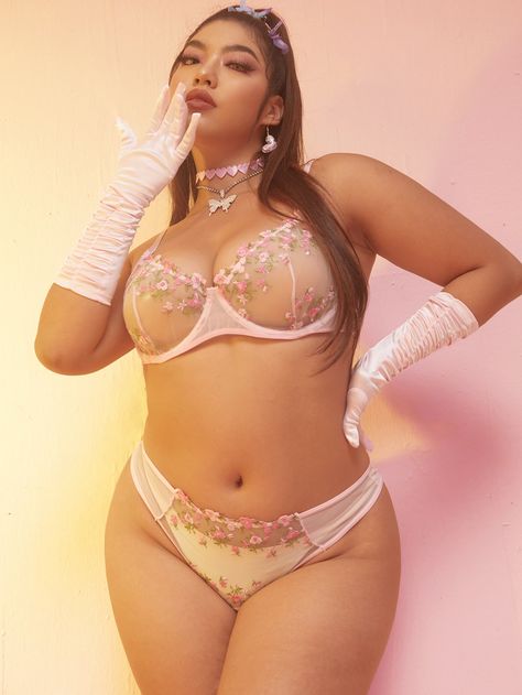 Plus Size Langerie, Lingerie Rosa, Plus Zise, Lingerie Plus, Lingerie Shoot, Lingerie Plus Size, Pink Lingerie, Pink Collar, Beautiful Smile Women