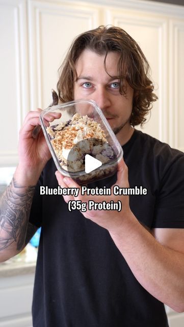 Justin Anderson on Instagram: "5 Minute Blueberry Protein Crumble. Breakfast that tastes like a dessert and has 35g protein.  Ingredients:   1 cup frozen blueberries 1/2 ripe banana  1/4 cup oats 1 scoop vanilla protein powder 1 tbsp maple syrup  Pinch salt 1 tsp oil Cinnamon 2 tbsp water 1/2 cup vanilla greek yogurt   #recipe#protein#highprotein#workout#breakfast#dessert#gym#weightloss#muscle#fitness" Protein Blueberry Crumble, Vanilla Protein Powder Recipes, Healthy Blueberry Desserts, Greek Yogurt Recipe, Workout Breakfast, Easy Protein Meals, Protein Ingredients, High Protein Desserts, Yogurt Recipe