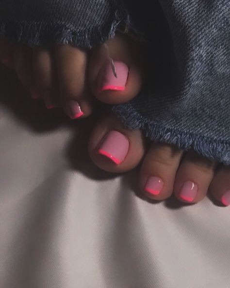 Feet Pedicure Nails, Pink French Tip Toe Nails, Pink French Toes, Black French Tip Pedicure, Black Pedicure Toenails, Pink French Pedicure, Pink French Tip Toes, Acrylic Toes Ideas, Hot Pink Pedicure