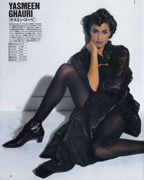 VOGUE on Instagram: “Yasmeen Ghauri photographed by Walter Chin for Elle Japan, 1993 @walterechin @ellejapan  #yasmeenghauri #supermodel #topmodel #elle…” 90s Fashion Grunge 1990s, 1990s Fashion Trends, Vogue Poses, Yasmeen Ghauri, Nadja Auermann, Models 90s, 90s Runway Fashion, Original Supermodels, 90s Fashion Grunge