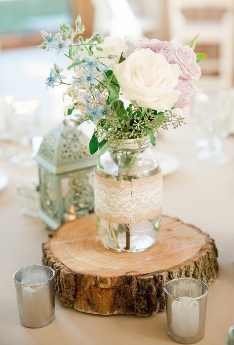 Rustic Wedding Centerpiece Diy Vintage Wedding, Vintage Wedding Centerpieces, Cheap Wedding Centerpieces, Table Tree, Wedding Reception Table Decorations, Tree Stumps, Rustic Wedding Reception, Country Wedding Decorations, Rustic Wedding Table