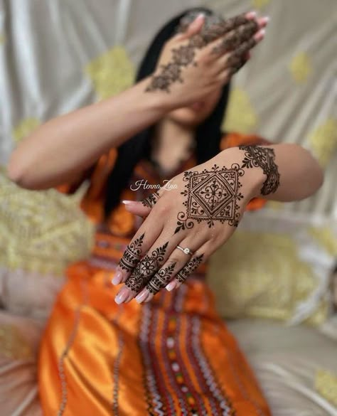 Algerian Henna Designs, Algerian Henna, Algerian Wedding, Pretty Profile, Henna Mendhi, Algerian Culture, Henna Inspo, Engagement Mehndi, Traditional Henna