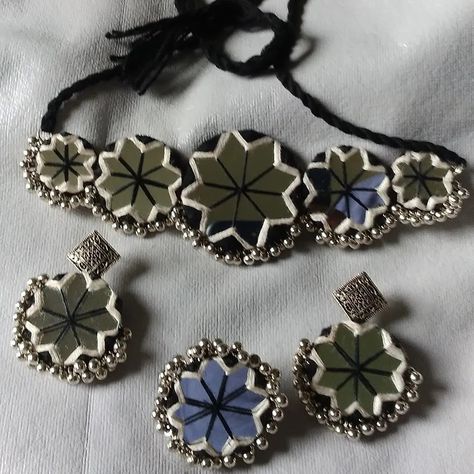 Mirror Necklace For Navratri, Mirror Ornaments For Navratri, Mirror Work Set Design, Navratri Special Handmade Jewelry, Navratri Set Design, Navratri Mirror Jewellery, Mirror Work Belt Design For Navratri, Mirror Work Necklace For Navratri, Mirror Work Jewellery Set