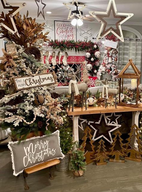 Christmas Stall Ideas, Christmas Store Displays, Christmas Stores, Christmas Shops, Christmas Setup, Christmas Boutique, Decorated Trees, Christmas Booth, Christmas Craft Show