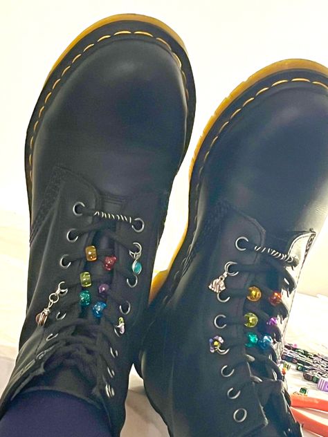 Painted Doc Martens, Swag Shoes, Dr. Martens Boots, Concert Outfit, Creative Ideas, Fashion Inspo Outfits, Combat Boots, Cool Outfits, Fashion Inspo