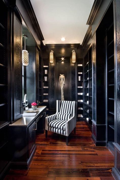 Vestidores espectaculares Luxury Closets, Dressing Room Closet, Walk In Closet Design, Luxury Closets Design, Wardrobe Goals, Dream Closets, غرفة ملابس, Room Closet, Closet Inspiration