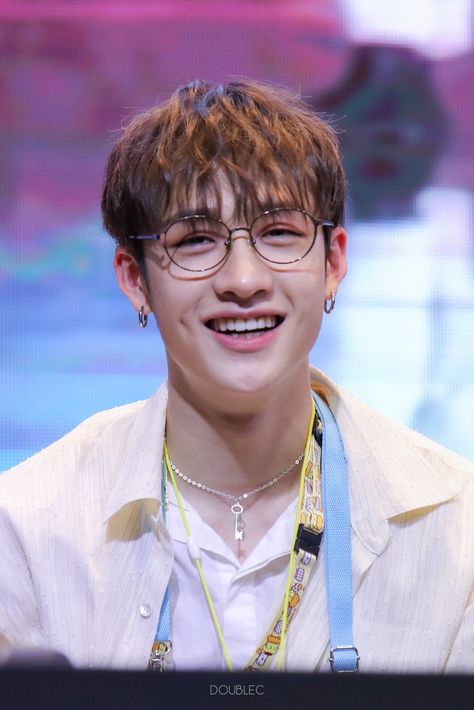 #bangchan #straykids #kpop #straykidsbangchan #straykidschan #stay Stray Kids Chan, Chris Chan, Memes Kpop, X Reader, Reality Show, K Idols, Lee Know, Boyfriend Material, Rappers