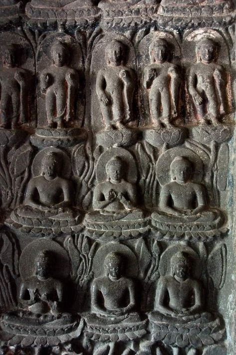 Caves Photography, Life Of Buddha, Ancient Carvings, Ajanta Ellora, Ajanta Caves, Ancient Indian Architecture, Buddha Life, Rock Sculpture, Cave Paintings