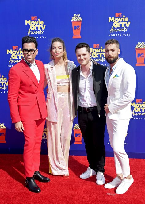 Dustin Milligan, Emily Hampshire, Daniel Levy, Tv Awards, Bleachers, Shows On Netflix, Photo L, Mtv, Movie Tv