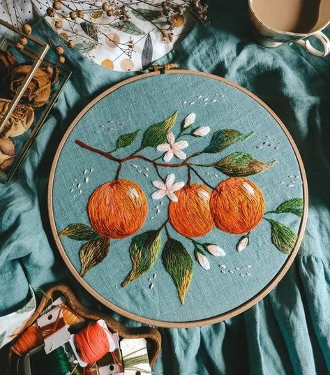 Embroidered Orange Fruit, Orange Flower Embroidery, Embroidery On Orange Fabric, Oranges Embroidery, Bordado Jacobean, Embroidery Fall, Fruit Embroidery, Orange Embroidery, Diy Embroidery Designs