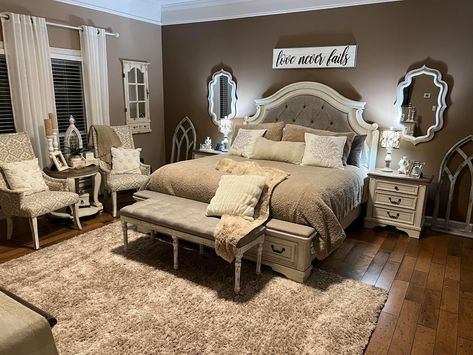 Magnolia Manor Bedroom Set, Realyn Bedroom Set Decor Ideas, French Chic Bedroom Ideas, Southern Room Ideas Bedrooms, Magnolia Bedroom Ideas, Realyn Bedroom, French Chic Bedroom, Bedroom Set Decor, Magnolia Bedroom