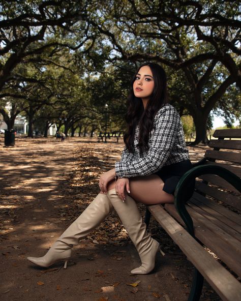 Poses On A Bench Photo Ideas, Bench Sitting Poses, Park Bench Photoshoot, Gryffindor Photoshoot, Bench Photography Poses, Bench Poses Photography, Sitting On Bench Pose, Poses On A Bench, Bench Photoshoot