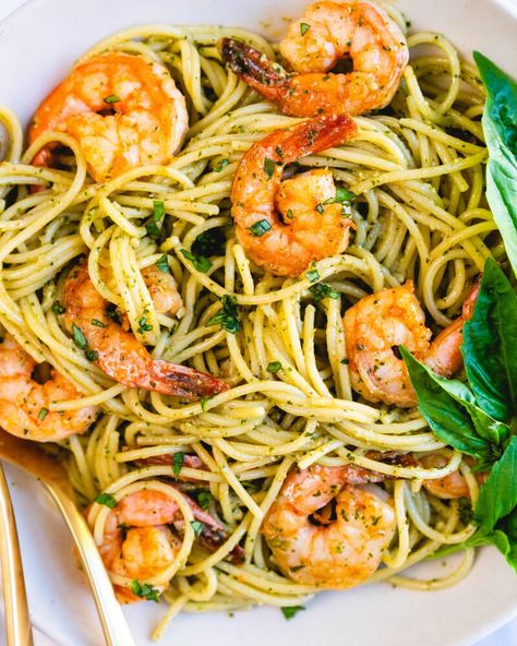 Lemon Linguine, Fast And Easy Dinner, Cannellini Beans Recipes, Shrimp Pasta Recipes Easy, Shrimp Pesto Pasta, Fennel And Orange Salad, Basil Pesto Pasta, Pesto Shrimp, Pasta Al Pesto