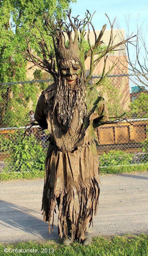 tree human puppet costume Treebeard Costume, Human Puppet, Human Tree, Cardboard Tree, Lion Witch Wardrobe, Puppet Costume, Witch Wardrobe, Tree Costume, Spooky Trees