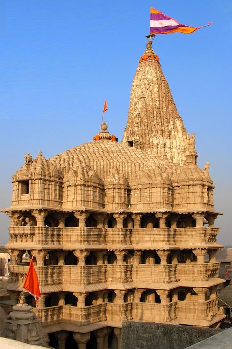 Dwarka Gujarat, Dwarka Temple, Venus Signs, Architecture Antique, God Krishna, Temple India, Indian Temple Architecture, Krishna Temple, India Architecture