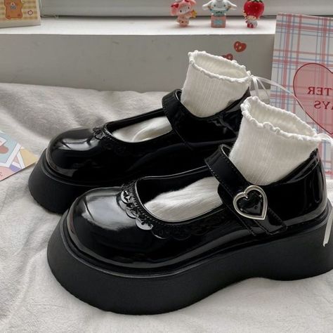 Mary Janes Platform, Grunge Summer Outfits, Mary Jane Shoes Black, Mary Janes Shoes, Pretty Heart, Dr Shoes, Cute Shoes Heels, Kawaii Shoes, Black Shoe