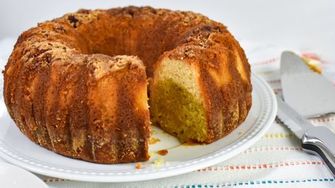 Jamaican Rum Cake Recipe Jamaican Rum Cake Recipe, Orange Rum Cake, Rum Cake Recipe Easy, Caribbean Rum Cake, Jamaican Rum Cake, Bundt Pan Recipes, Rum Cake Recipe, Rum Cake, Vanilla Pudding Mix