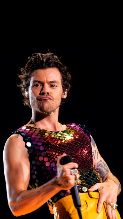 Harry Styles Kissy Face, Hslot Wallpapers, Harry Styles Aesthetic Concert, Harry Styles 2024, Iconic Stage Outfits, Aesthetic Harry Styles Wallpaper, Harry Styles 2023, Harry Styles Outfits, Harry Styles Icon