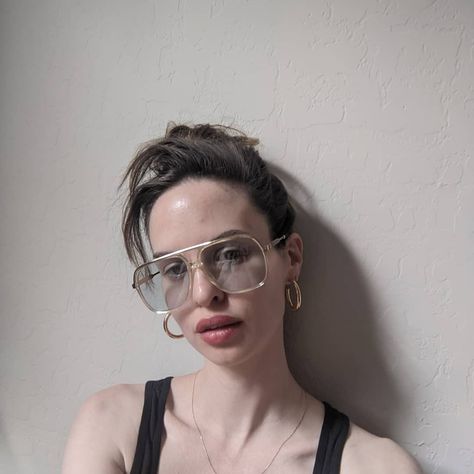 Gucci glasses pale skin gold jewelry no makeup Pale Skin Gold Jewelry, Easy Style, Pale Skin, Simple Style, Gold Jewelry, Skin, Gold