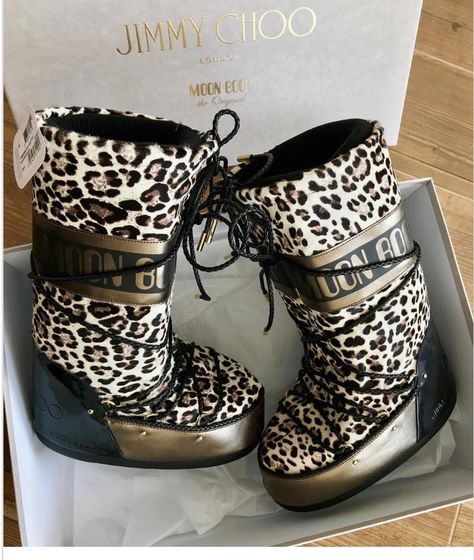 Skiing Mountains, Stile Blair Waldorf, Trendy Tiktok, Snowman Snow, Leopard Print Boots, Moon Boot, Boot Print, Girly Shoes, Cute Boots