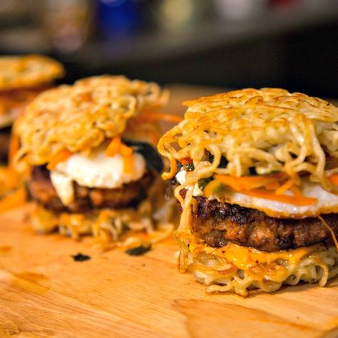 Laz’s Spicy Miso Ramen burger is nothing short of a flavor explosion. The miso and Sriracha are brilliant umami combos. Gotta give this one a try. Ramen Burger Recipe, Chef Website, Spicy Miso Ramen, Ramen Burger, Miso Ramen, Spicy Ramen, Ramen Recipes, Burger Recipe, Dog Recipes