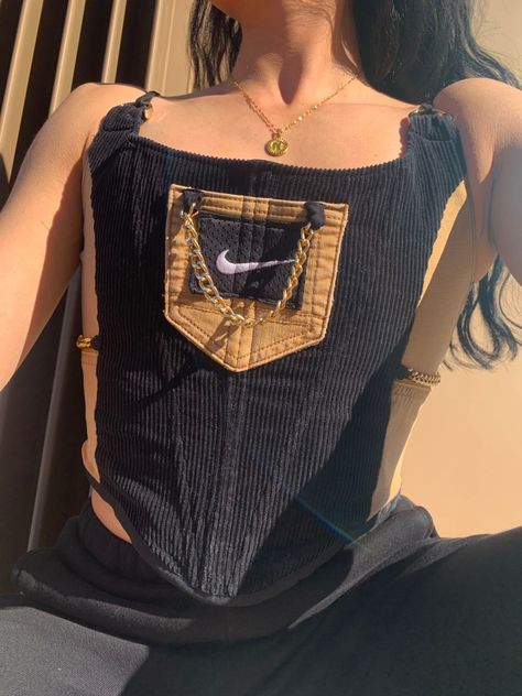 Reworked corset made from gold chains and nike. #reworked #nike #gold #upcycle #reconstruction #diy #streetwear Upcycle Clothes Streetwear, Reworked Corset Top, Nike Chain, Reworked Clothes Diy, Vintage Reworked Clothing, Nike Corset, Diy Streetwear, Upcycling Clothes Diy, Pola Korset