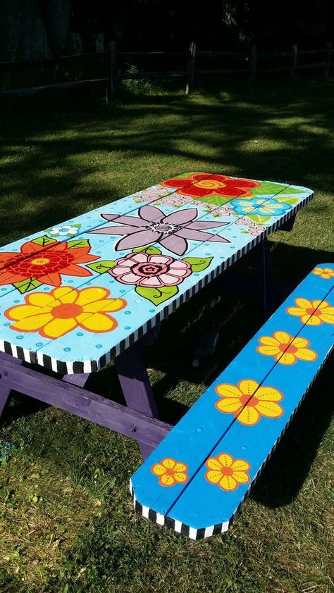 Decorating Picnic Tables, Backyard Porch Decorating, Backyard Bbq Table, Painted Picnic Table, Painted Picnic Tables, Ideas For Backyard, Porch Paint, Bbq Table, Whimsical Painted Furniture