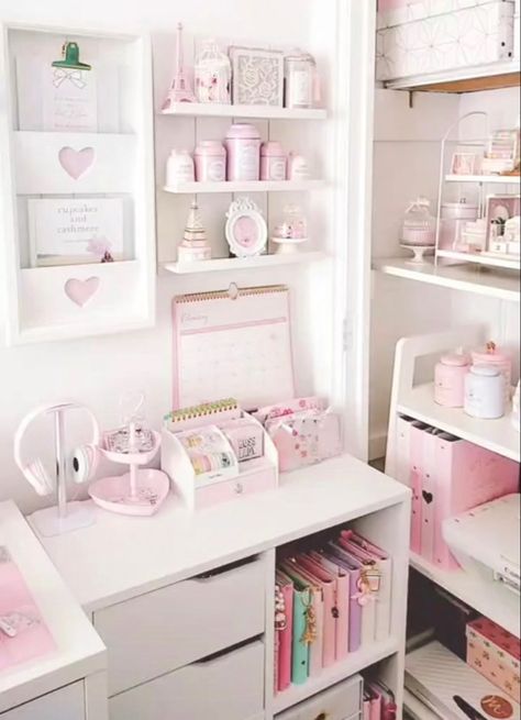 Pink Study Room, Shabby Chic Craft Room, Pink Office Decor, Fall Bedroom Ideas, Decor Christmas Home, Cozy Fall Bedroom, Pink Desk, Study Decor, Pink Office