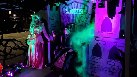 Maleficent Trunk Or Treat Ideas, Disney Villain Trunk Or Treat Ideas, Maleficent Trunk Or Treat, Sleeping Beauty Trunk Or Treat, Halloween Themed Birthday Party, Fairytale Party, Yard Haunt, Disney Villain, Diy Halloween Projects