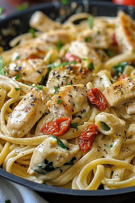 Italian Chicken Pasta Real Italian Pasta Recipes, Creamy Italian Chicken Pasta, Instant Pot Spaghetti Recipe, Cajun Sausage Pasta, Chicken Casserole Dinners, Italian Chicken Pasta, Creamy Italian Chicken, Italian Cuisine Recipe, Cream Pasta