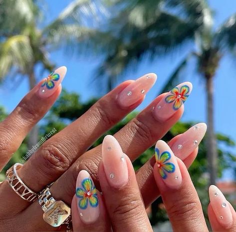 𝐓𝐀𝐆𝐒 | #inspiration #nails #summer #girlhood #hibiscus #flower #nailart Unghie Sfumate, Kutek Disney, Colorful Nails, Summery Nails, Flower Nail Designs, Beach Nails, Manicure Y Pedicure, Fire Nails, Funky Nails