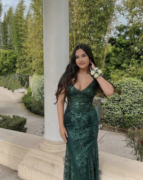 Ginger Hair Prom Dress, Prom Dresses For Ginger Hair, Green Prom Looks, Green Sparkly Prom Dresses, Emerald Prom Dress, Dark Green Prom Dress, Senior 25, Light Pink Prom Dress, Green Prom Dresses