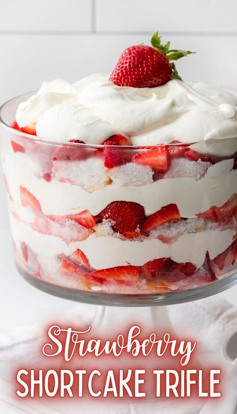 Angel Food Cake Trifle, Shortcake Trifle, Trifle Bowl Recipes, Strawberry Angel Food Cake, Strawberry Shortcake Trifle, Trifle Dessert Recipes, Angel Food Cake Desserts, Cake Summer, Strawberry Trifle