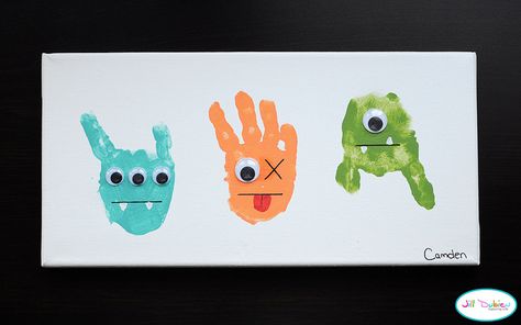 I love a good handprint craft. (Yes, I just said that outloud)    http://www.meetthedubiens.com/2012/01/handprint-monsters.html Hand Print Art, Easy Winter Crafts, Halloween Fest, Footprint Crafts, Footprint Art, Handprint Crafts, Crafty Kids, Handprint Art, Theme Halloween