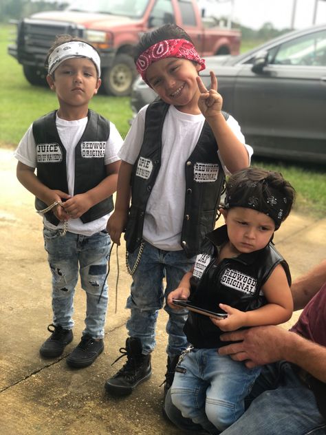 Sons of Anarchy kids costume Kids 80s Outfit Ideas Boys, Disfraz Rock And Roll, Sons Of Anarchy Costume, 80s Outfits Party, Rockstar Dress, Rock Trolls, 80s Outfit Ideas, 80s Dress Up, Biker Costume