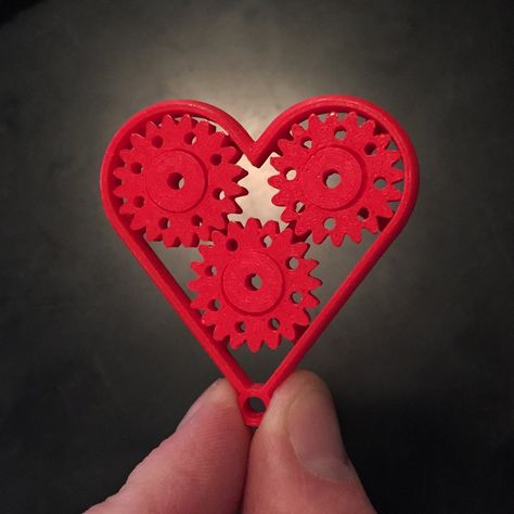 Geared Heart -Single Print with Moving Parts - Last Minute Gift by UrbanAtWork - Thingiverse 3d Printing Machine, Steampunk Heart, Best 3d Printer, 3d Printer Designs, Heart Keyring, 3d Printing Service, Valentine Print, Heart And Key, Heart Keychain