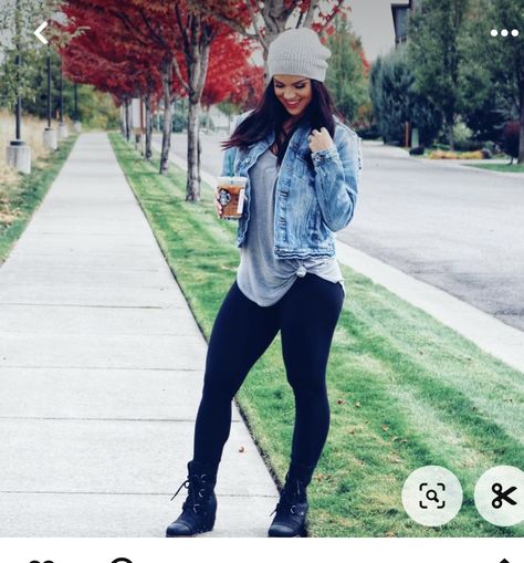 Black Leggings Outfit Winter Casual, Black Timbs Outfit, Black Leggings Outfit Casual, Leggings And Boots Outfit, Denim Beanie, Outfits With Beanies, Black Leggings Outfit Winter, Winter Leggings Outfit, Black Combat Boots Outfit