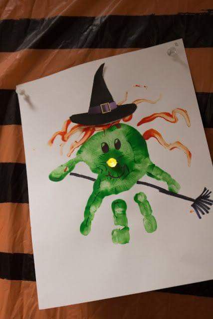 Halloween Kita, Halloween Craft Activities, Preschool Crafts Fall, Halloween Crafts Preschool, Halloween Crafts For Toddlers, October Crafts, Fall Arts And Crafts, Halloween Classroom, Halloween Arts And Crafts