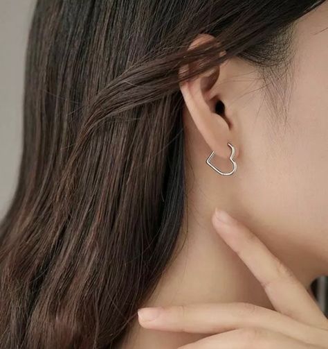 Cuff Piercing, Ear Cuff Piercing, Small Silver Hoop Earrings, Earrings Model, Vintage Earring, Hoop Earrings Style, Silver Heart Earrings, Hollow Heart, Heart Hoop Earrings