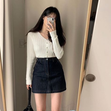 4f87658ef0de194413056248a00ce009desc54813569ri Cute Skirt Outfits Korean, 2023 Jeans, Moda Ulzzang, Skirt Outfits Korean, Ulzzang Outfit, Neat Casual Outfits, Rok Mini, Cute Skirt Outfits, Clothes Korean Style