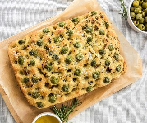 No Knead Focaccia Bread Recipe, Olive And Rosemary Focaccia, Foccacia Bread Olives, Olive Foccacia Bread, Olive Foccacia, Green Olive Bread, Olive Focaccia, Foccacia Recipe, Foccacia Bread