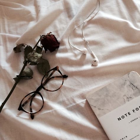 Image shared by existencialista. Find images and videos about fashion, tumblr and quotes on We Heart It - the app to get lost in what you love. Sumire Yoshizawa, Hipster Photography, Simon Lewis, French Canadian, Red Y, Music Taste, Best Love Quotes, Shadowhunters, Hetalia