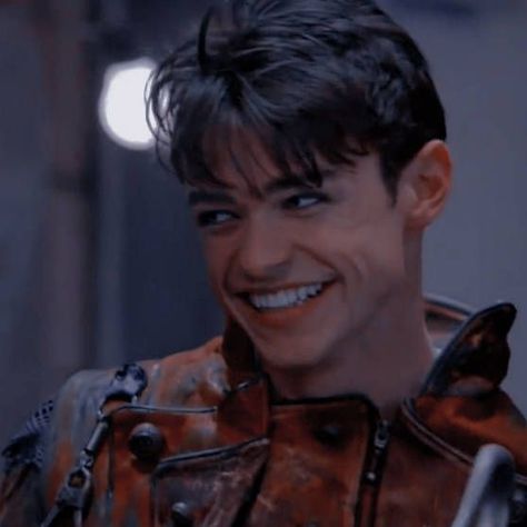 #harryhook #aesthetic #icon #descendants Thomas Doherty Harry Hook, Harry Decendents Icon, Harry Hook Icon, Harry From Descendants, Descendants Aesthetic Wallpaper, Descendants Harry Hook, Thomas Doherty Aesthetic, Harry Hook Aesthetic, Descendants Harry