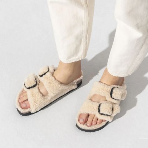 Birkenstock Big Buckle, Shearling Sandals, Birkenstock Arizona Big Buckle, Arizona Big Buckle, Birkenstock Styles, Birkenstock Style, Birkenstock Sandals Arizona, Two Strap Sandals, Birkenstock Women