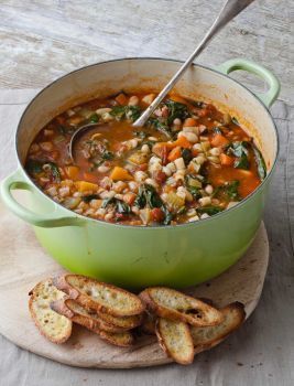 Ina Garten's Winter Minestrone & Garlic Bruschetta - Houston Chronicle Soup Recipes Minestrone, Brothy Beans, Garlic Bruschetta, Winter Minestrone, Pesto Spinach, Best Soup, Bruschetta Recipe, Best Soup Recipes, Healthy Tacos