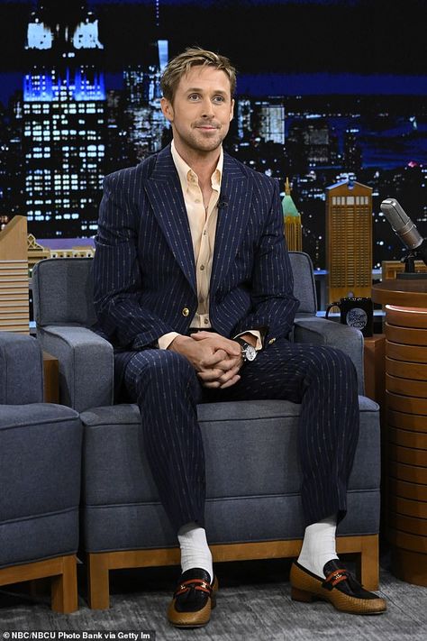 Summer Wedding Style Men, Ryan Gosling Jimmy Fallon, Ryan Gosling Clothes, Male Celebrities Outfits, Ryan Gosling In Suit, Ryan Gosling Ken Outfits, Ryan Gosling Outfits, Ryan Gosling Fashion, Ryan Gosling Hair