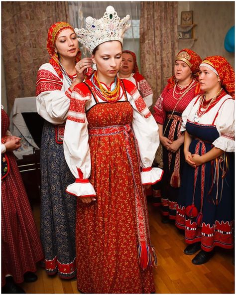 Traditional Wedding Dresses From Around the World – Page 20 German Wedding Dress, Russian Wedding Dress, German Wedding Traditions, Korean Bride, Slavic Clothing, German Wedding, Russian Wedding, Red And White Dress, Maid Of Honour Dresses