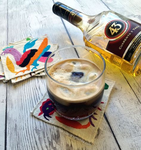 How to make a carajillo, the Spanish coffee cocktail that's popular in Mexico. Recipe via theothersideofthetortilla.com #cocktails Cointreau Cocktail, Spanish Cocktails, Campari Cocktail, After Dinner Cocktails, Traditional Spanish Recipes, Spanish Coffee, Liquor Recipes, Sazerac, Boozy Drinks