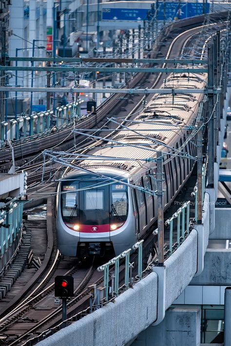 Public Transport Aesthetic, Transport Photography, Kwun Tong, Train Whistles, Hk Photography, Metro Train, Train Projects, Train Station Architecture, Metro Rail